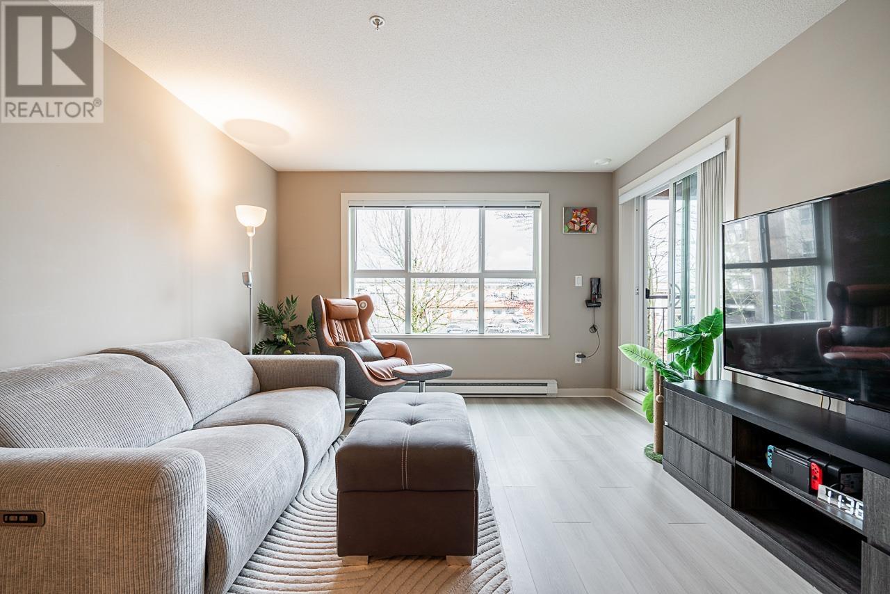 Listing Picture 8 of 30 : 305 5885 IRMIN STREET, Burnaby / 本拿比 - 魯藝地產 Yvonne Lu Group - MLS Medallion Club Member