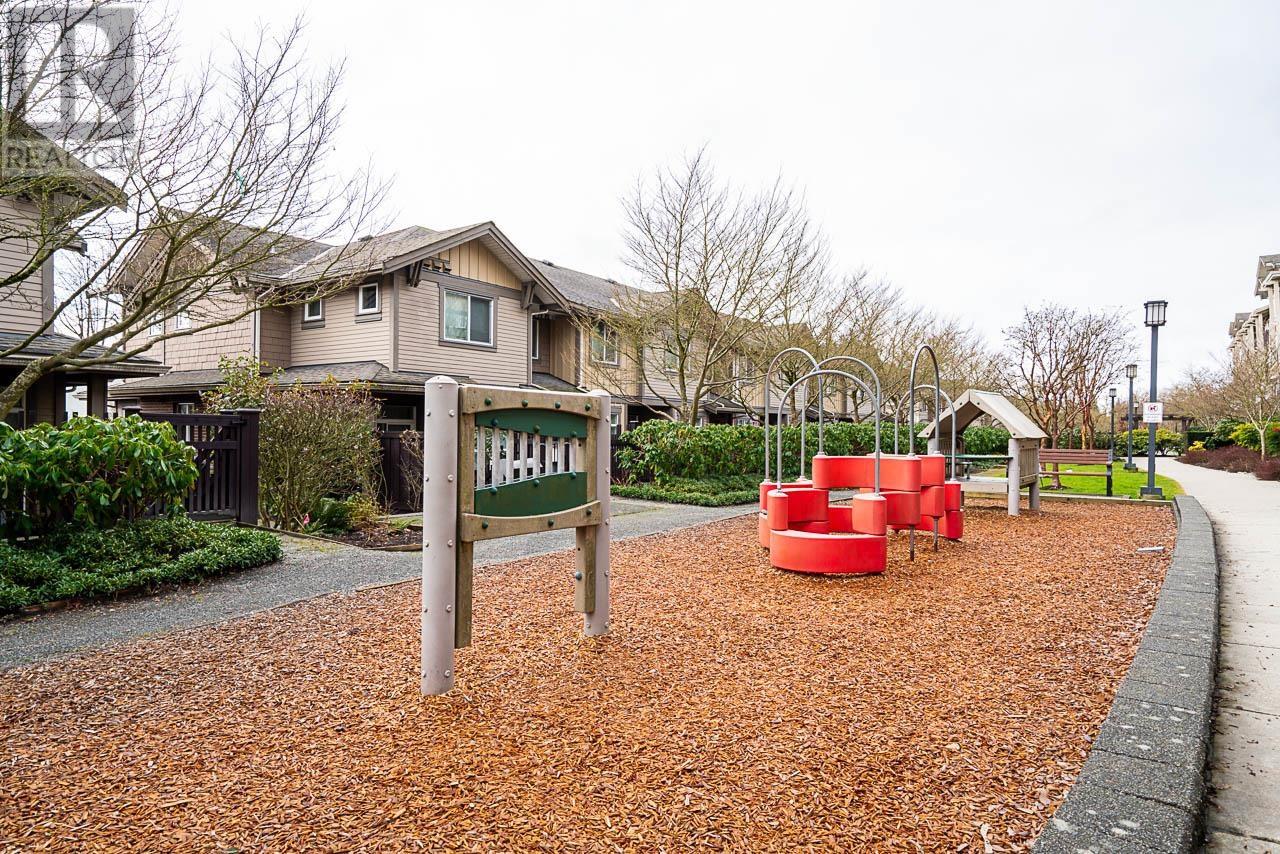 Listing Picture 24 of 30 : 305 5885 IRMIN STREET, Burnaby / 本拿比 - 魯藝地產 Yvonne Lu Group - MLS Medallion Club Member