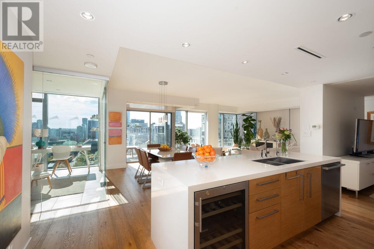 Listing Picture 5 of 40 : 2001 667 HOWE STREET, Vancouver / 溫哥華 - 魯藝地產 Yvonne Lu Group - MLS Medallion Club Member