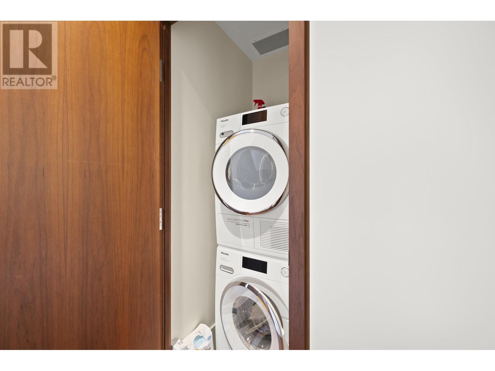 Listing Picture 32 of 37 : 301 1560 HOMER MEWS, Vancouver / 溫哥華 - 魯藝地產 Yvonne Lu Group - MLS Medallion Club Member