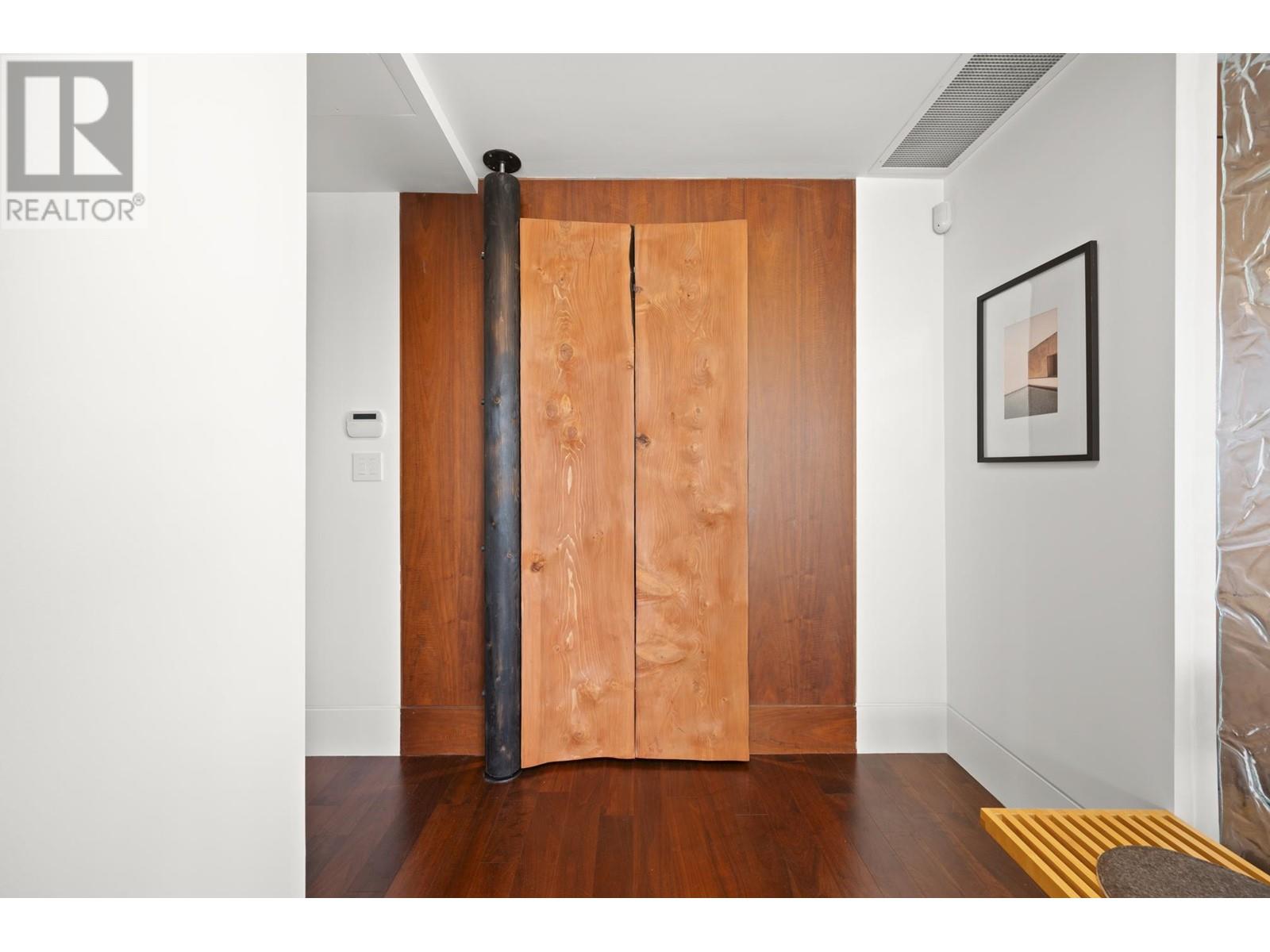 Listing Picture 34 of 37 : 301 1560 HOMER MEWS, Vancouver / 溫哥華 - 魯藝地產 Yvonne Lu Group - MLS Medallion Club Member