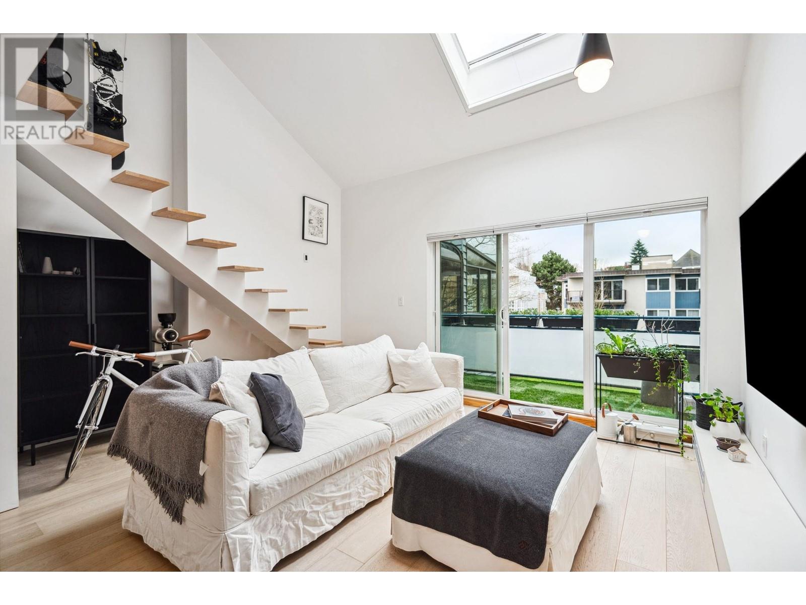 Ph1 2125 York Avenue, Vancouver, British Columbia  V6K 1C4 - Photo 1 - R2973506