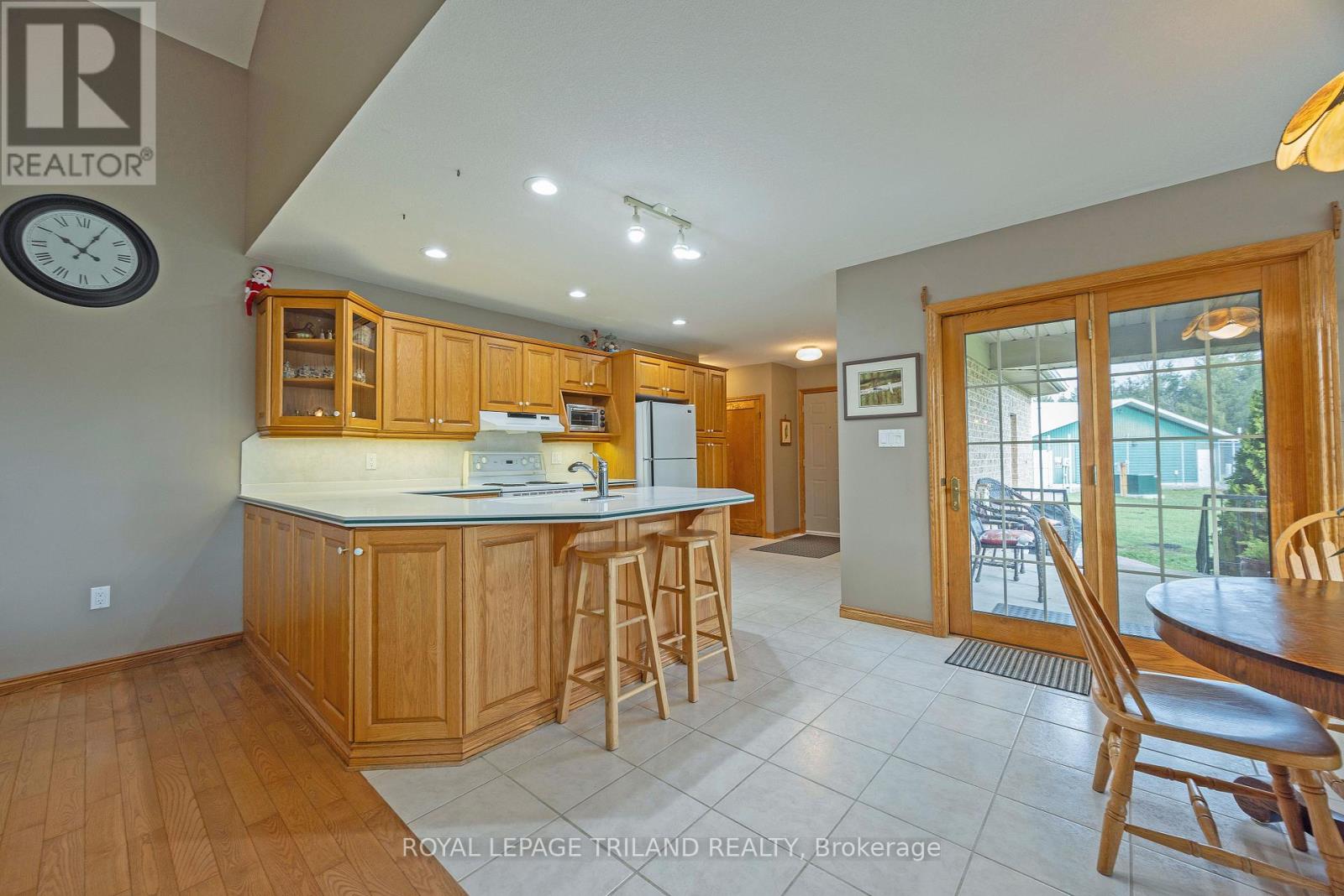 22164 Dundonald Road, Southwest Middlesex, Ontario  N0L 1M0 - Photo 11 - X11889671