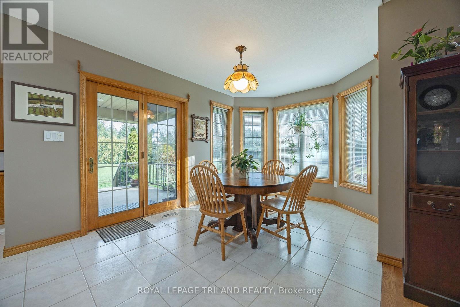 22164 Dundonald Road, Southwest Middlesex, Ontario  N0L 1M0 - Photo 9 - X11889671