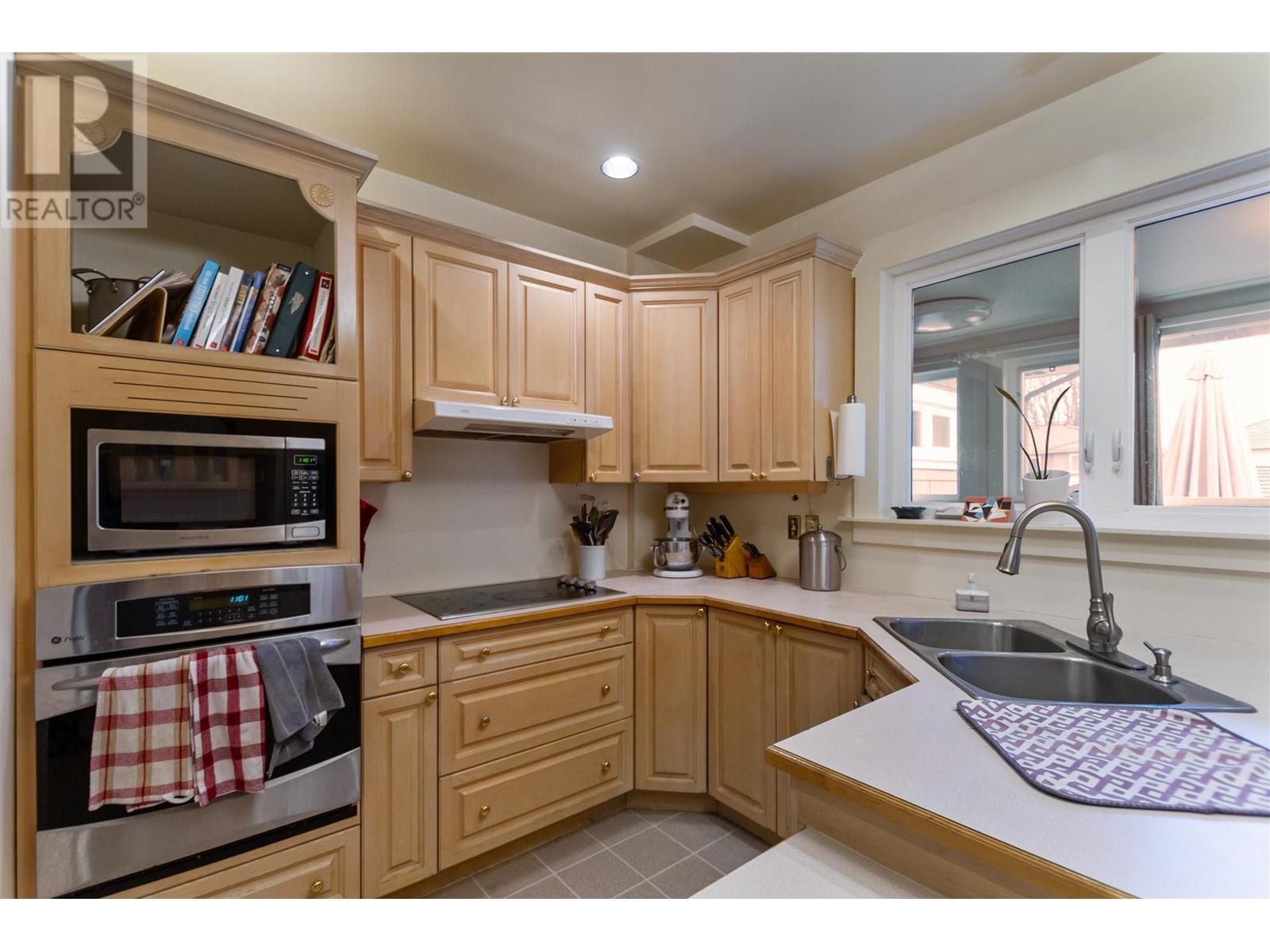 1996 W 44th Avenue, Vancouver, British Columbia  V6M 2E7 - Photo 7 - R2970051