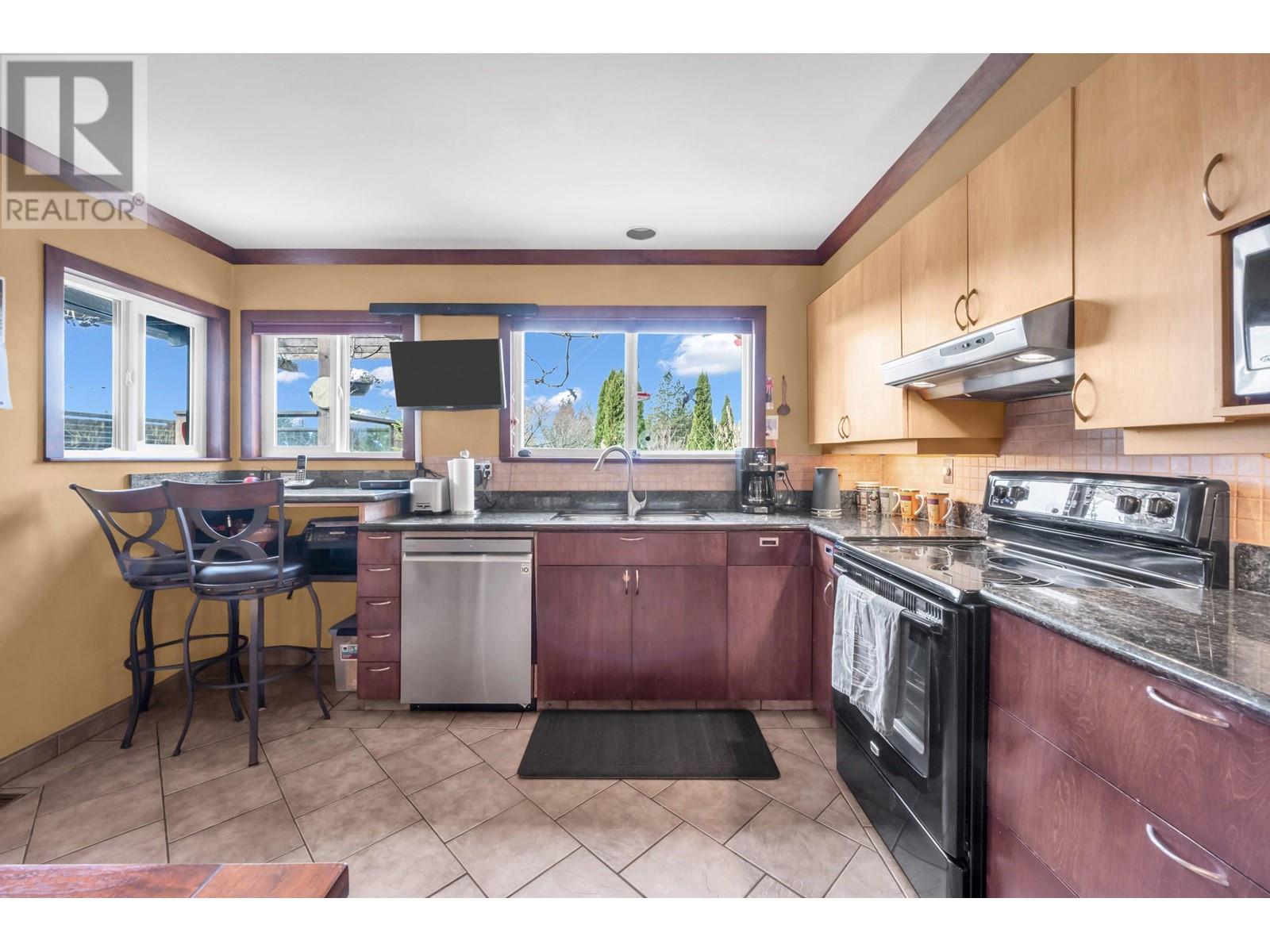 870 Seymour Drive, Coquitlam, British Columbia  V3J 6V7 - Photo 15 - R2973508
