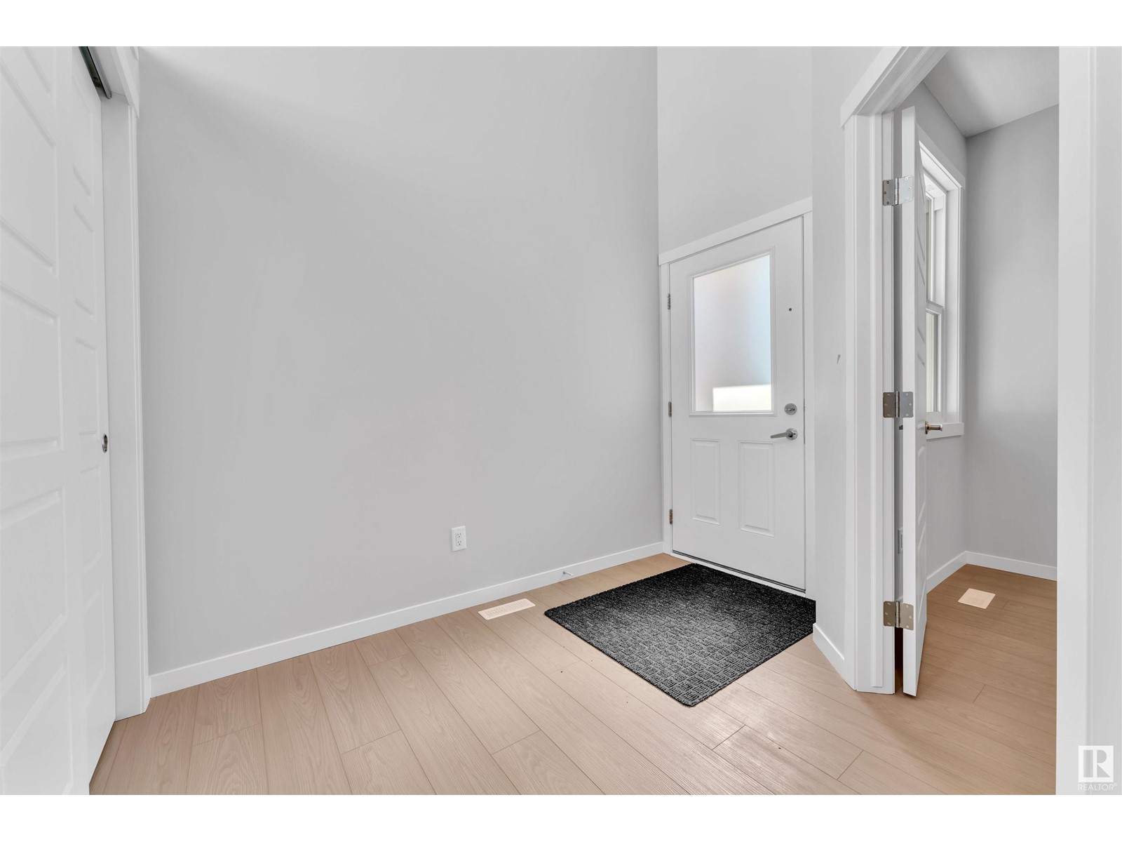 Property at 1532 11 AV NW image 5