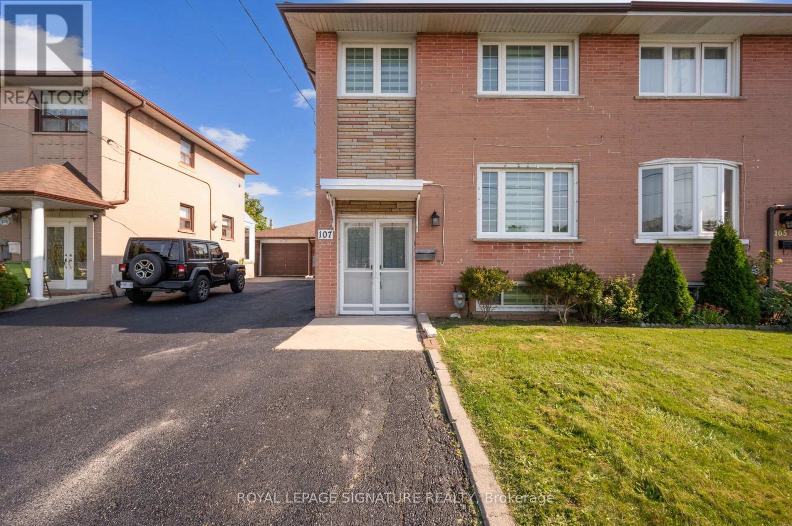 107 Lomar Drive, Toronto, Ontario  M3N 1Z5 - Photo 7 - W12000721