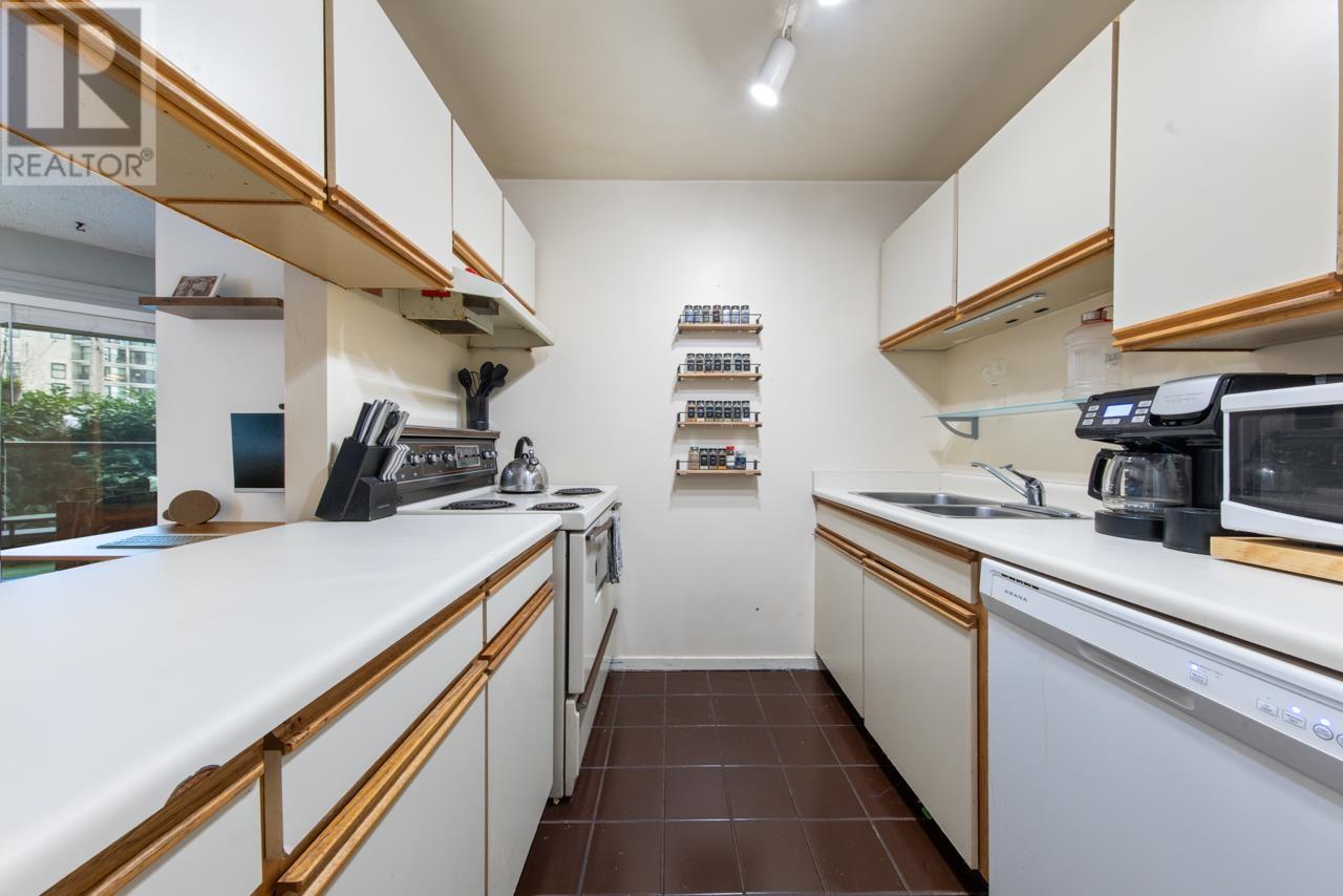 Listing Picture 14 of 22 : 212 1106 PACIFIC STREET, Vancouver / 溫哥華 - 魯藝地產 Yvonne Lu Group - MLS Medallion Club Member