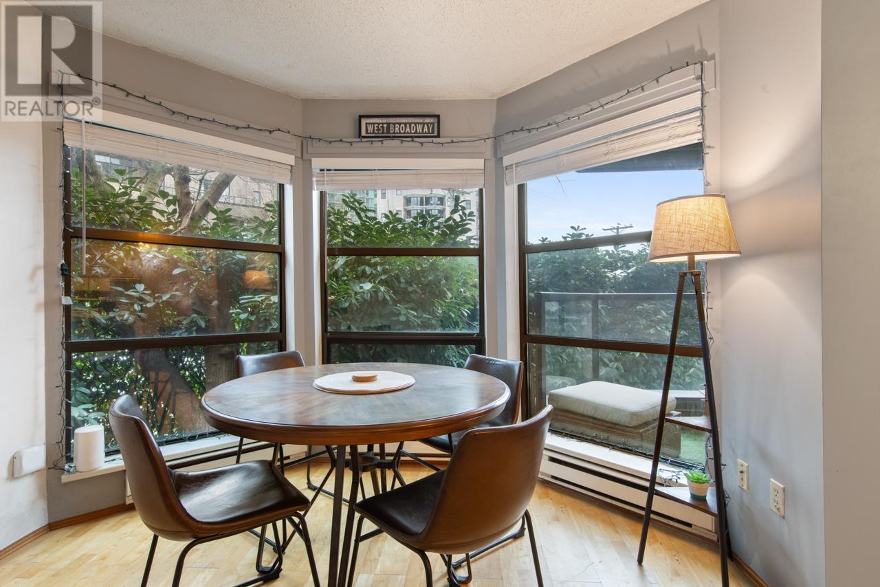 Listing Picture 4 of 22 : 212 1106 PACIFIC STREET, Vancouver / 溫哥華 - 魯藝地產 Yvonne Lu Group - MLS Medallion Club Member