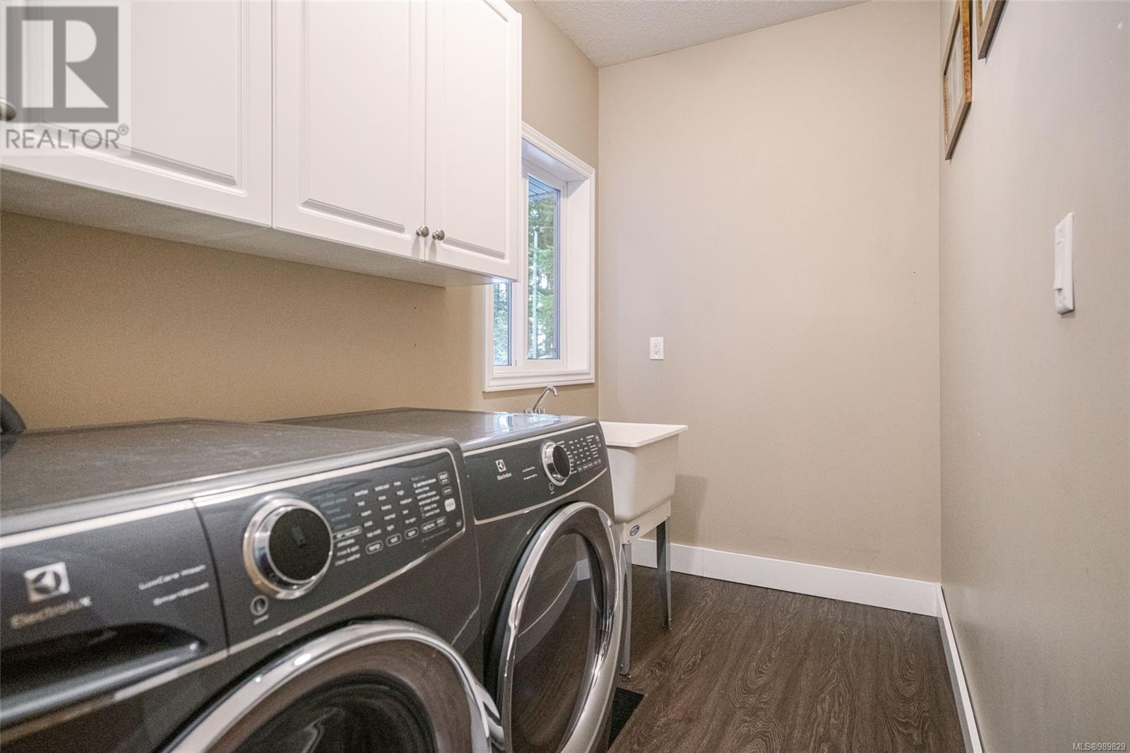 Property at 315 Allsbrook Rd image 3