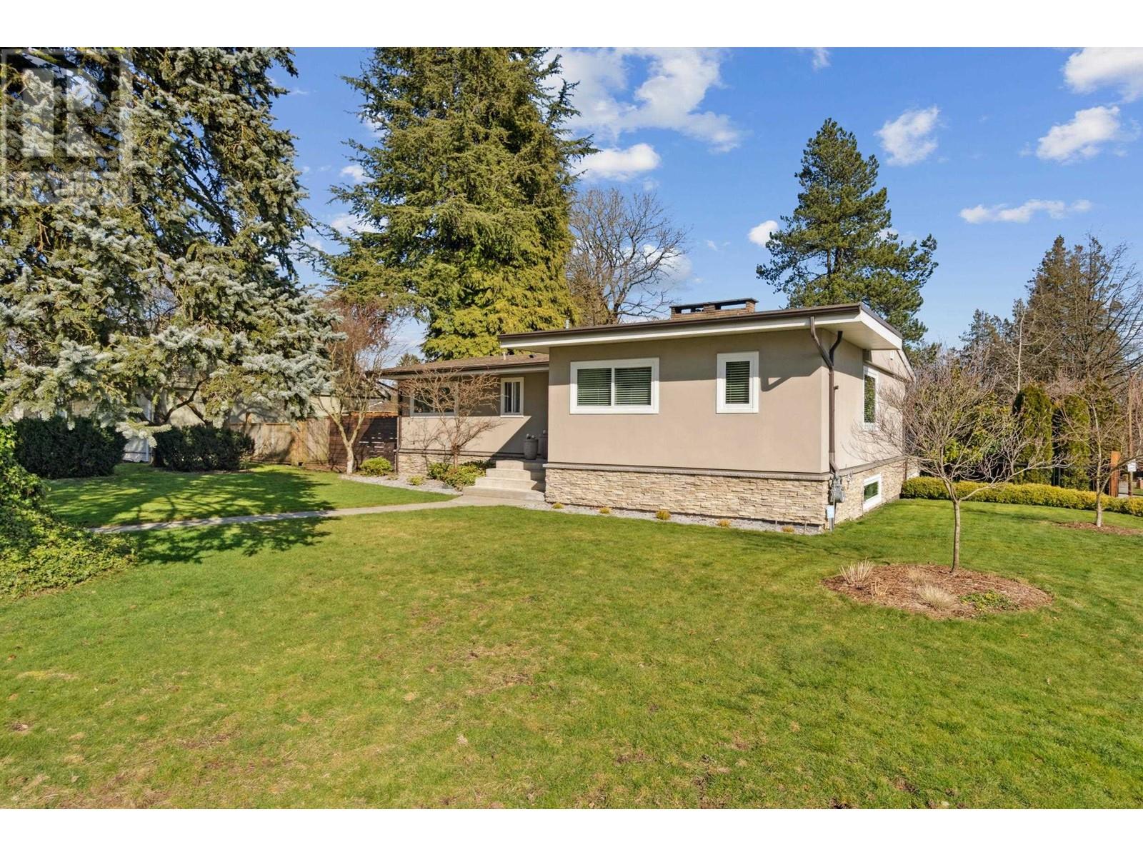 8786 Crest Drive, Burnaby, British Columbia  V3N 4A2 - Photo 2 - R2972687