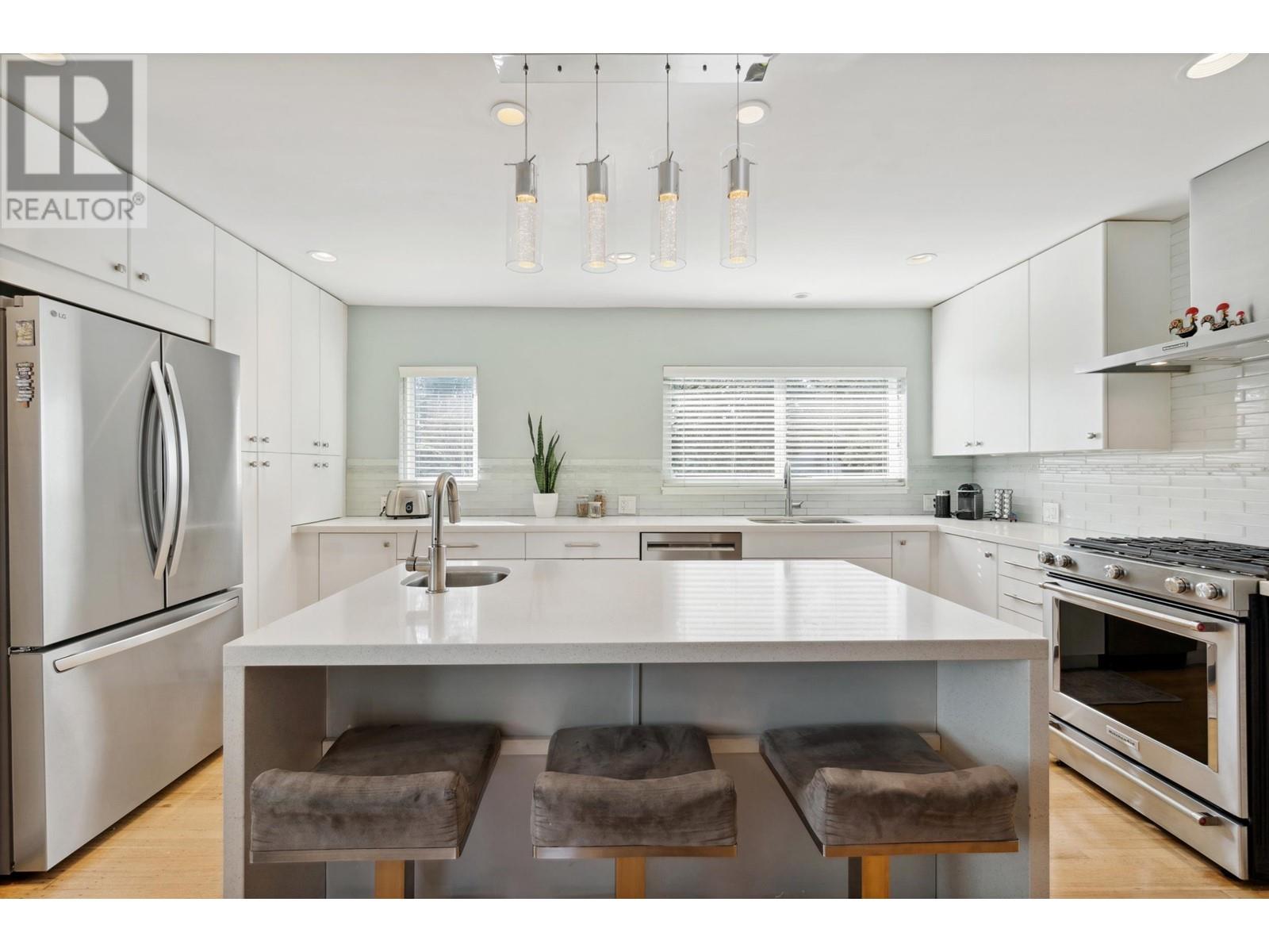 8786 Crest Drive, Burnaby, British Columbia  V3N 4A2 - Photo 6 - R2972687