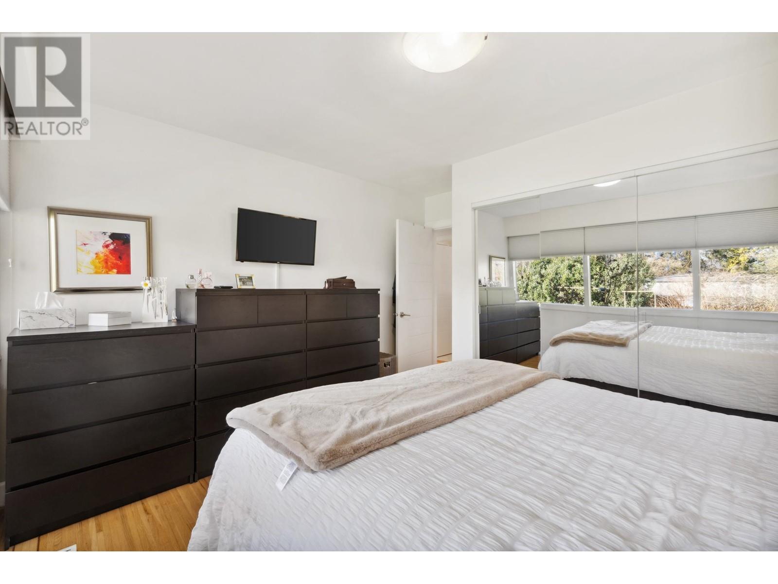 8786 Crest Drive, Burnaby, British Columbia  V3N 4A2 - Photo 14 - R2972687