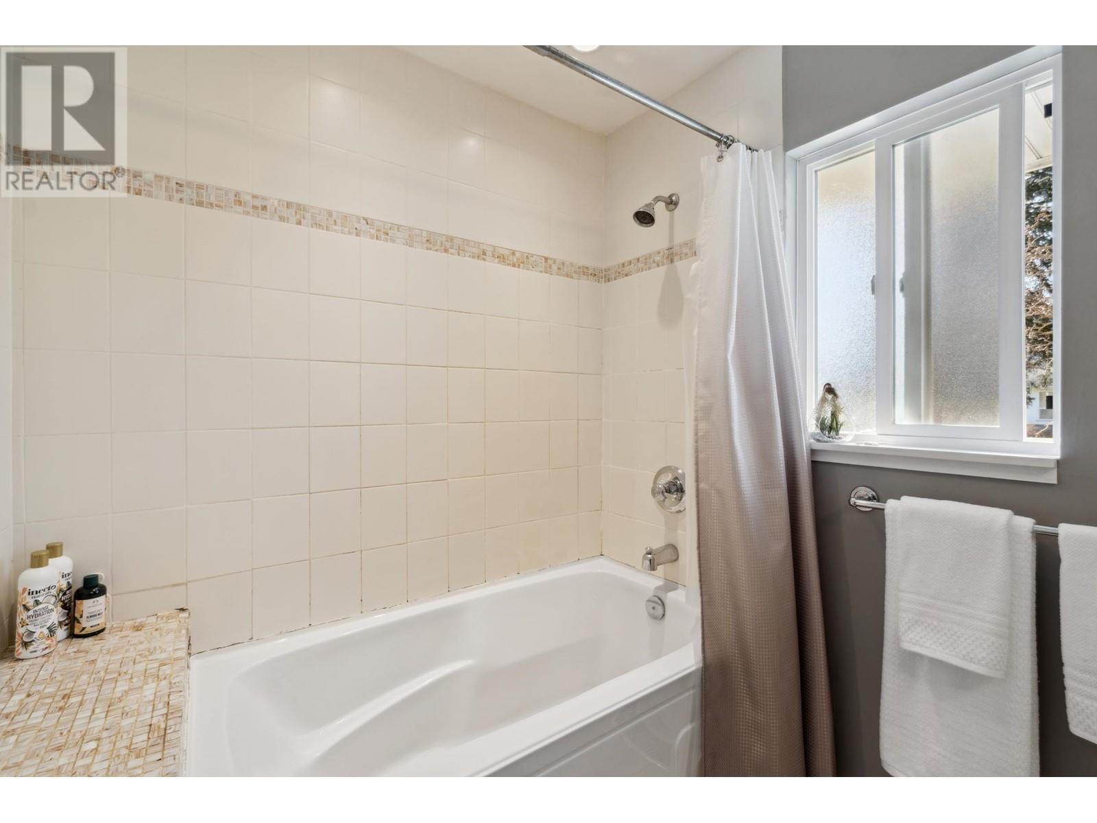 8786 Crest Drive, Burnaby, British Columbia  V3N 4A2 - Photo 17 - R2972687