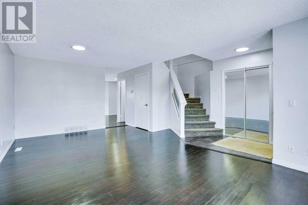Property at 210 Saratoga Close NE image 5