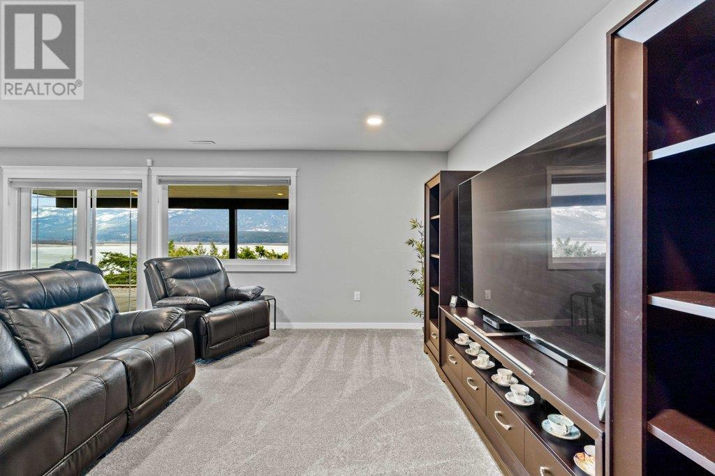 Property at 4541 16 Street NE image 1
