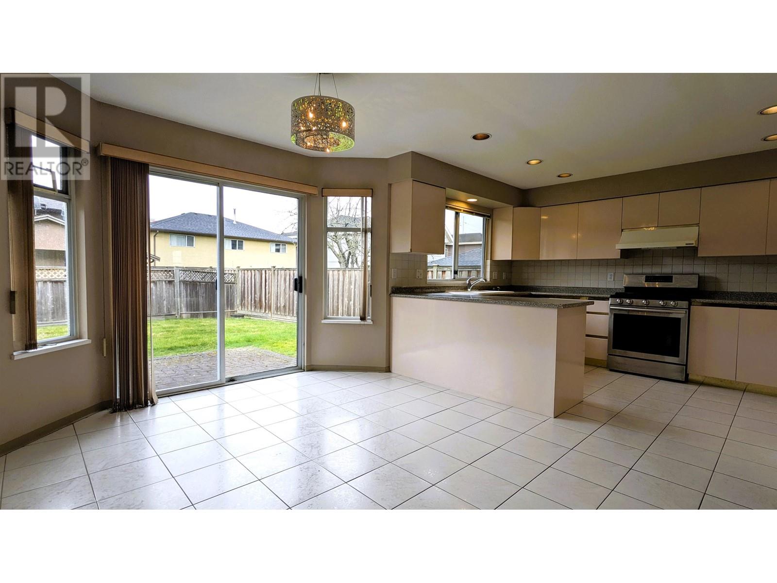 Listing Picture 10 of 28 : 9531 CAPELLA DRIVE, Richmond / 烈治文 - 魯藝地產 Yvonne Lu Group - MLS Medallion Club Member