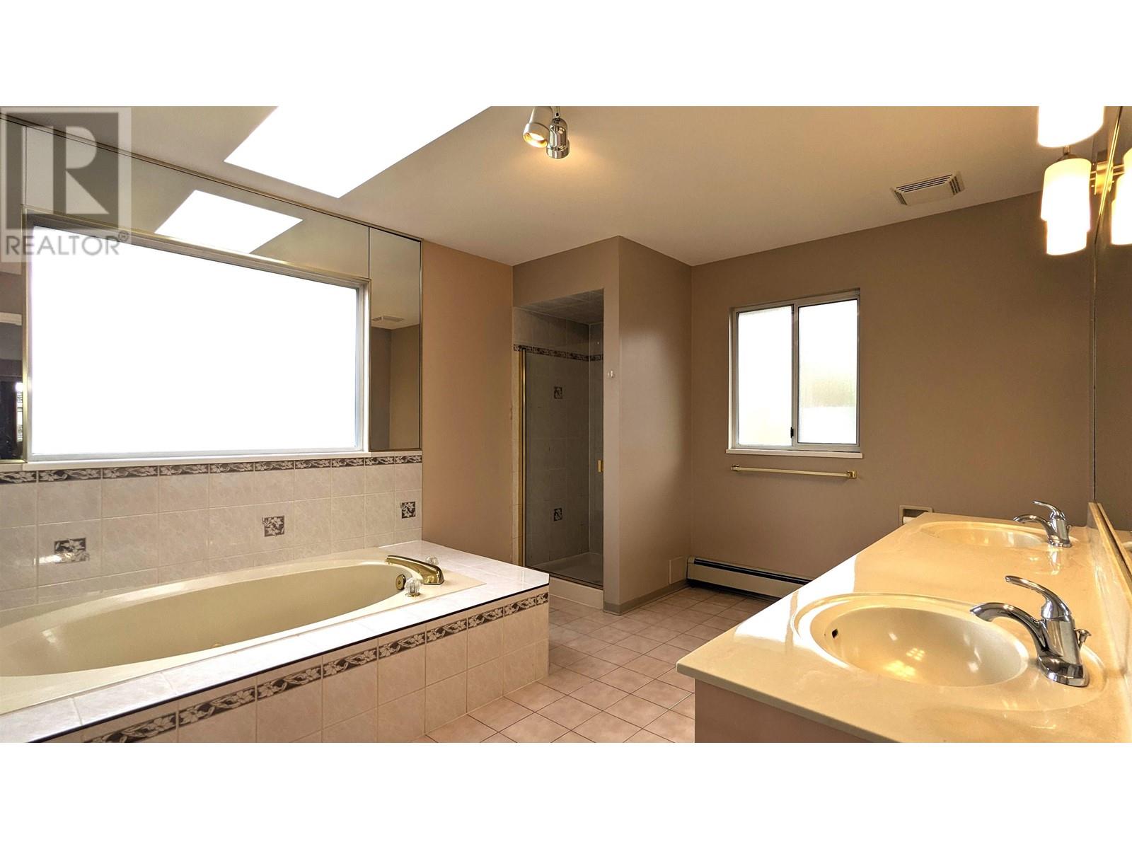 Listing Picture 19 of 28 : 9531 CAPELLA DRIVE, Richmond / 烈治文 - 魯藝地產 Yvonne Lu Group - MLS Medallion Club Member