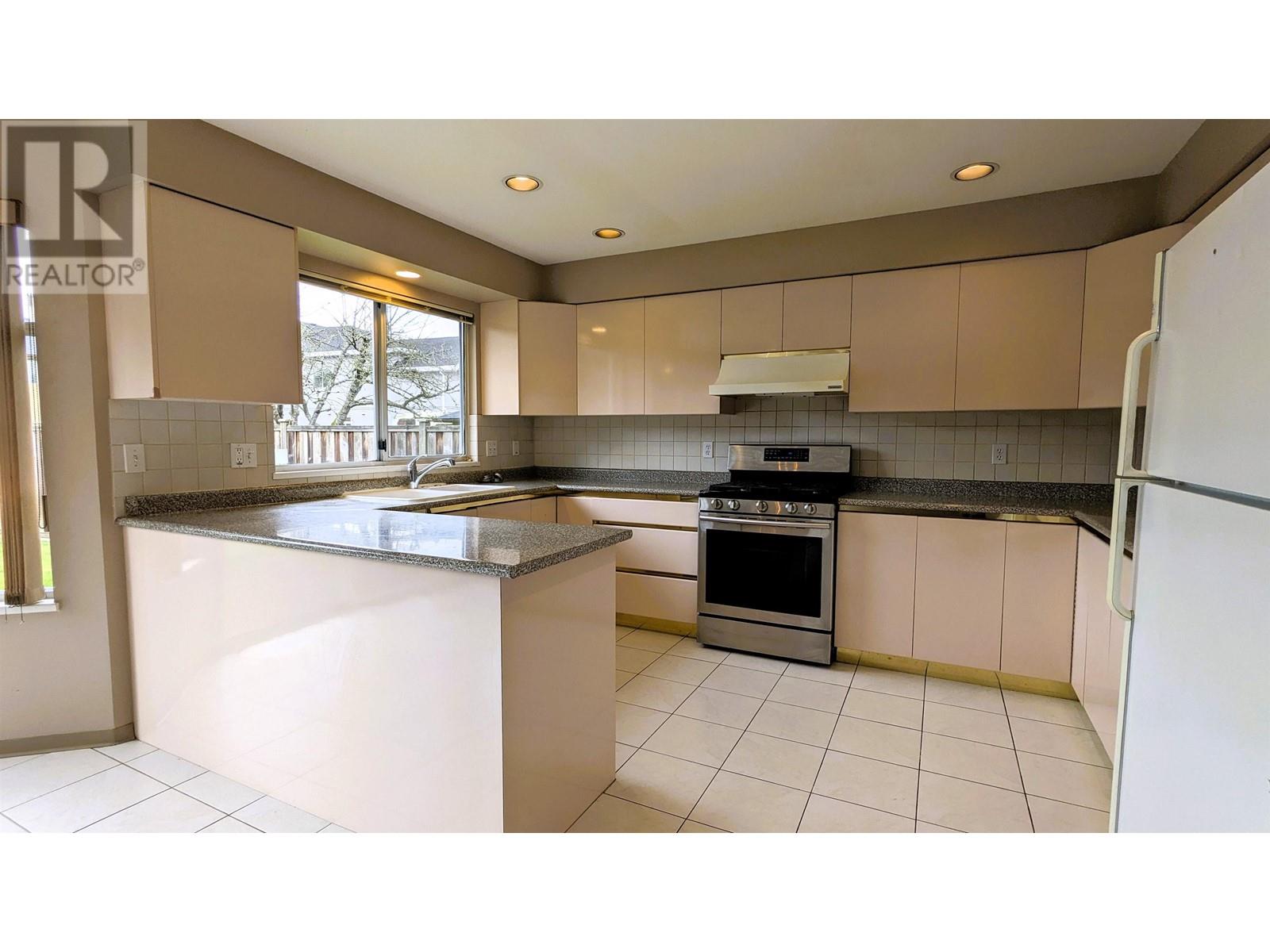 Listing Picture 8 of 28 : 9531 CAPELLA DRIVE, Richmond / 烈治文 - 魯藝地產 Yvonne Lu Group - MLS Medallion Club Member