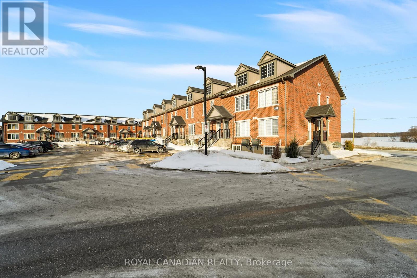 Property at 14 - 252 PENETANGUISHENE ROAD E image 2