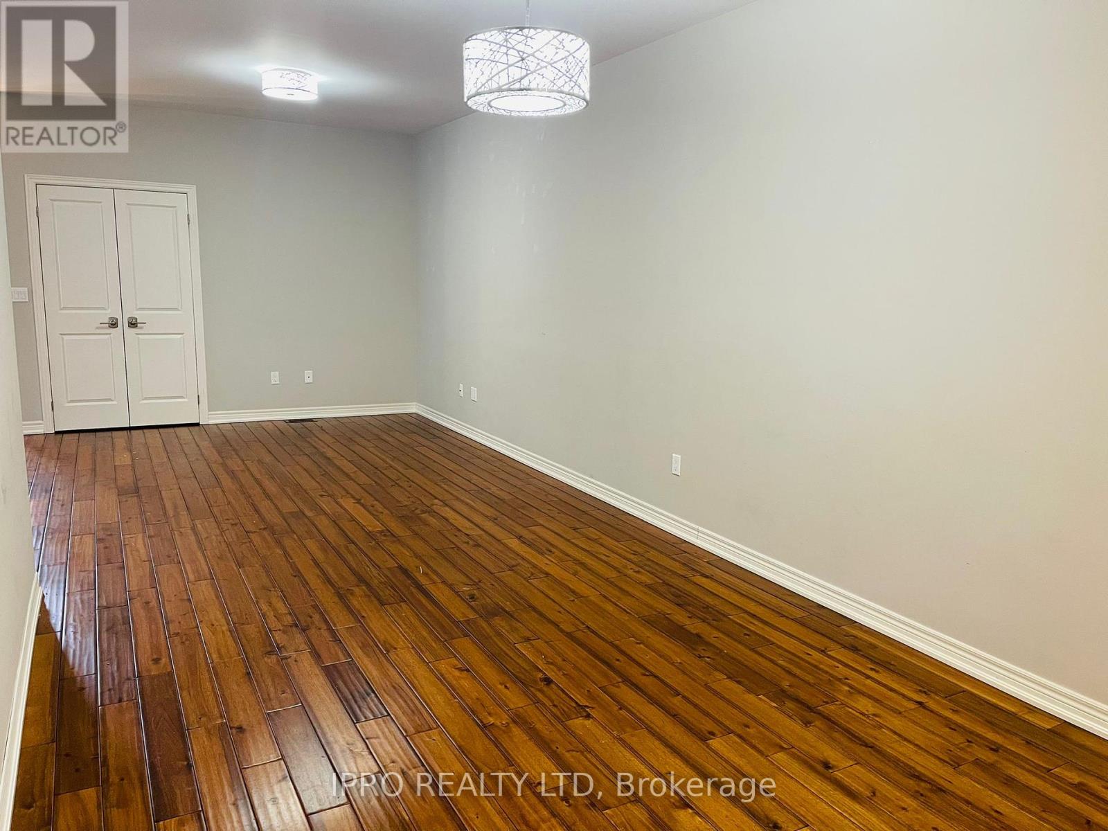 22 Elm Street, St. Catharines, Ontario  L2P 2B7 - Photo 8 - X12000749