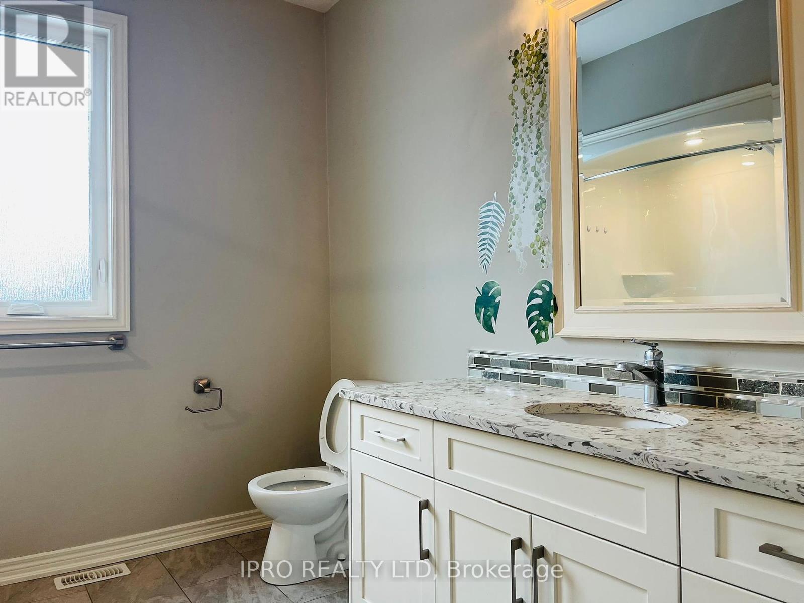 22 Elm Street, St. Catharines, Ontario  L2P 2B7 - Photo 9 - X12000749