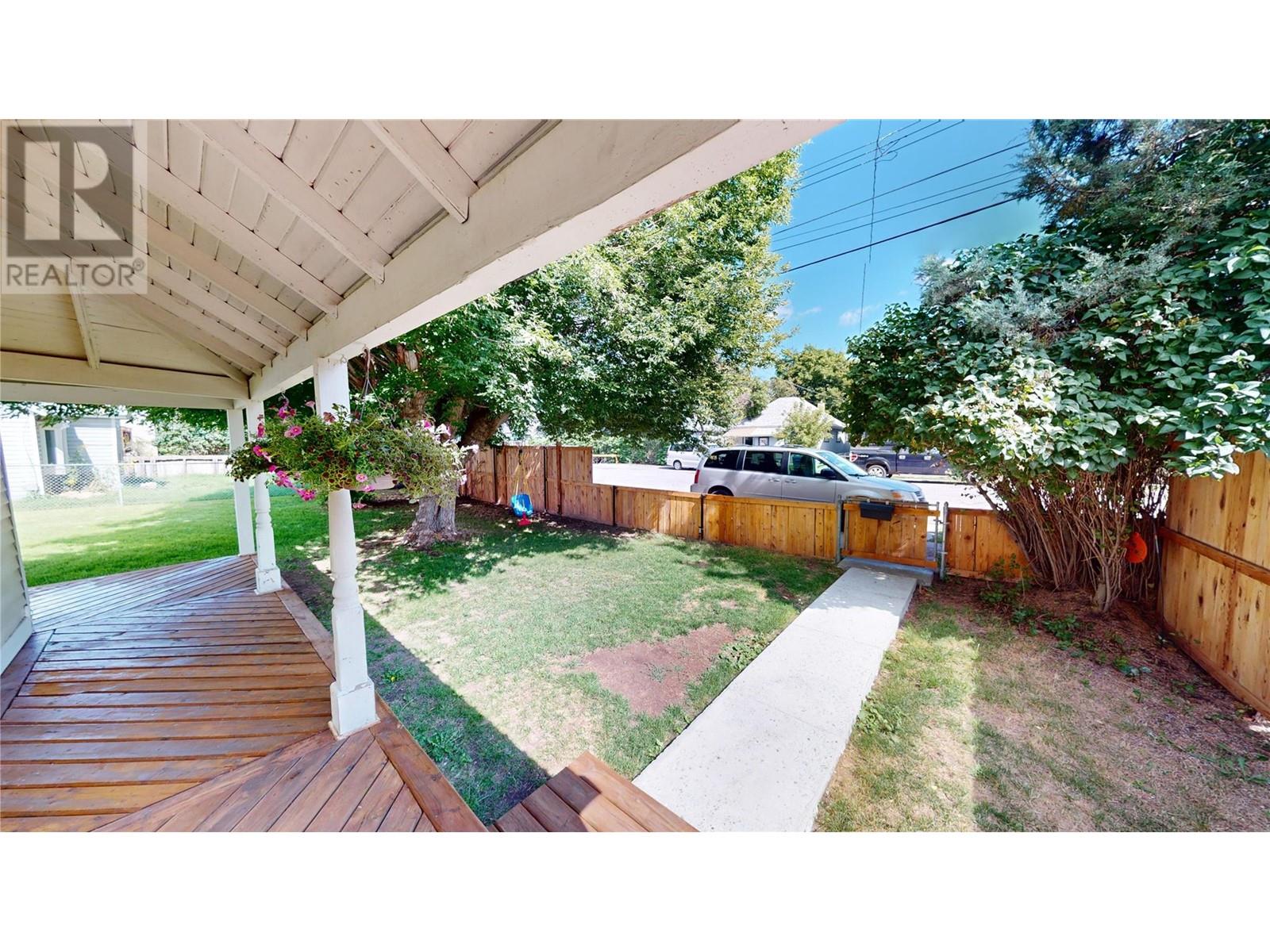 223 4th Avenue S, Cranbrook, British Columbia  V1C 2E4 - Photo 2 - 10337480