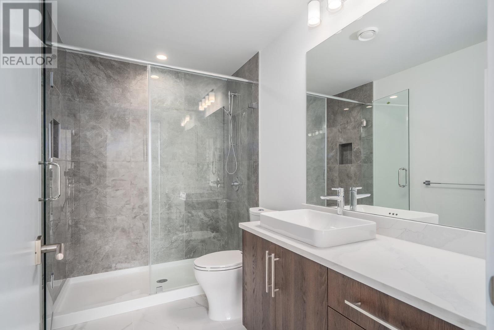 304 11703 Fraser Street, Maple Ridge, British Columbia  V2X 2L8 - Photo 2 - R2972482