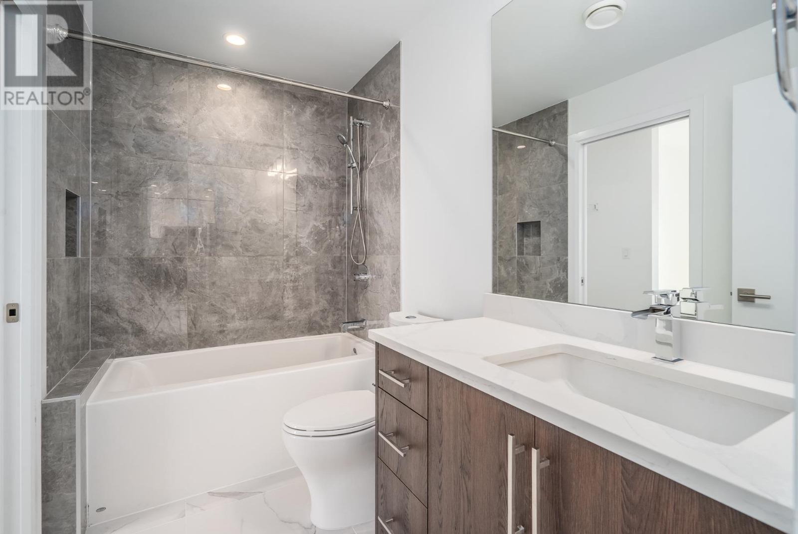 304 11703 Fraser Street, Maple Ridge, British Columbia  V2X 2L8 - Photo 3 - R2972482