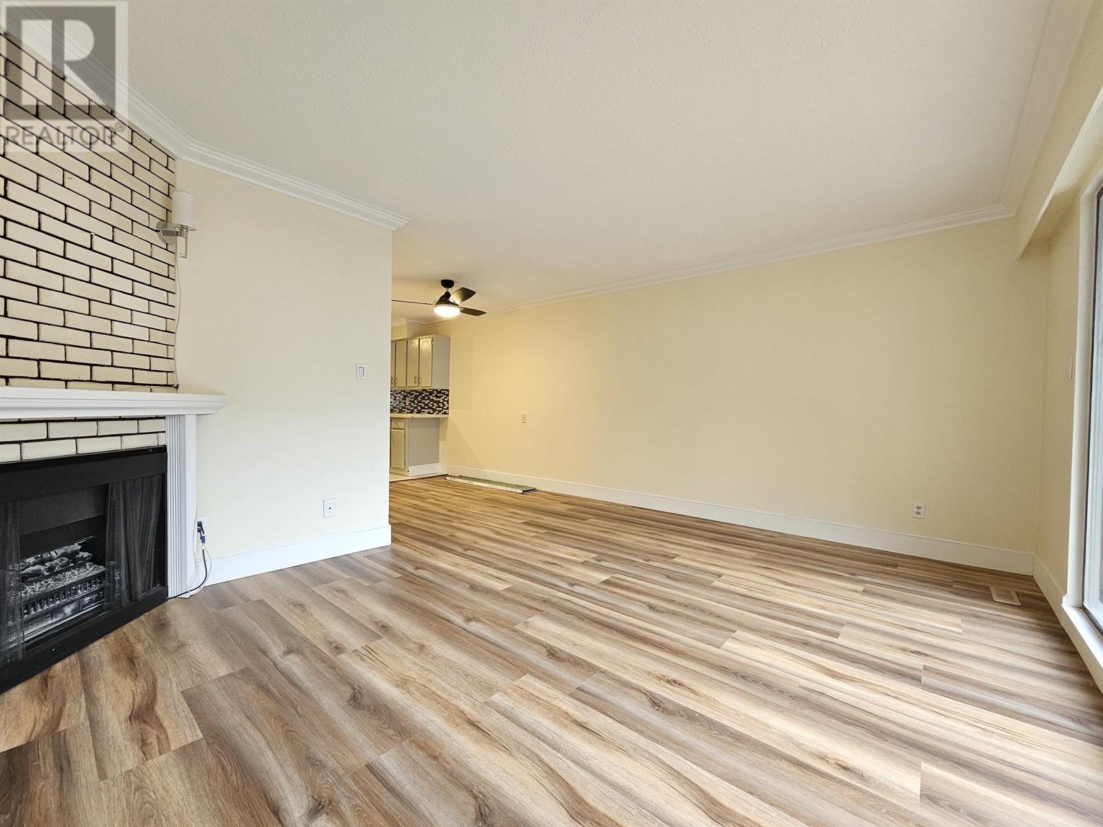 Listing Picture 6 of 23 : 7441 13TH AVENUE, Burnaby / 本拿比 - 魯藝地產 Yvonne Lu Group - MLS Medallion Club Member