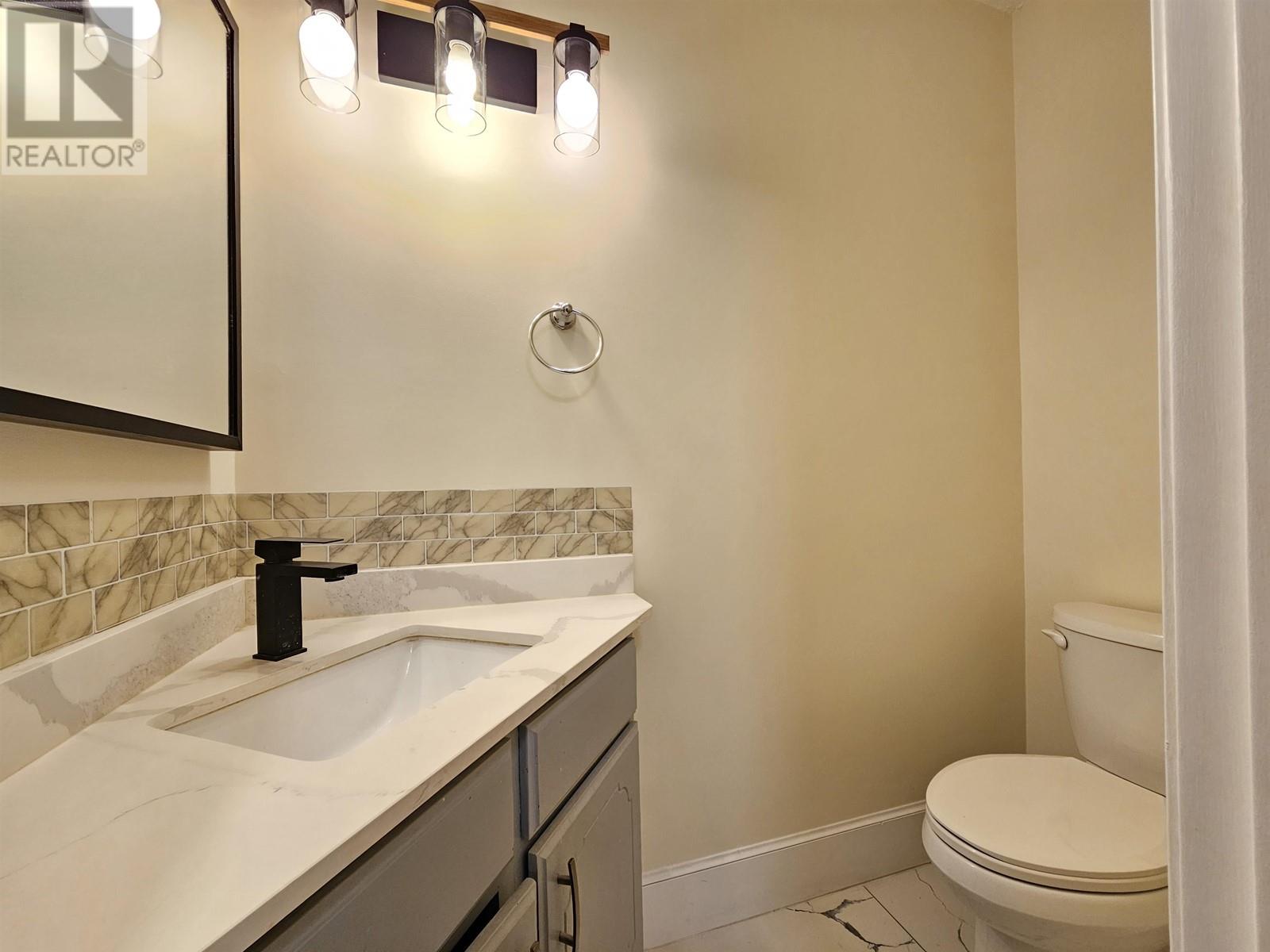 Listing Picture 16 of 23 : 7441 13TH AVENUE, Burnaby / 本拿比 - 魯藝地產 Yvonne Lu Group - MLS Medallion Club Member