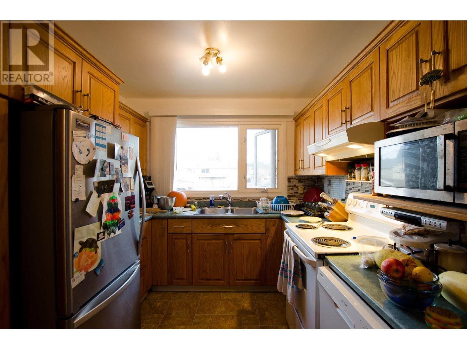 Property at 2212 VICTORIA STREET image 3