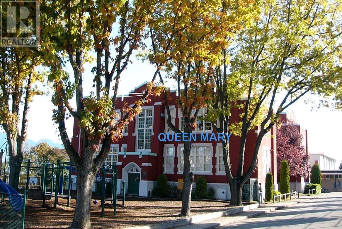 Listing Picture 17 of 20 : 4355 LOCARNO CRESCENT, Vancouver / 溫哥華 - 魯藝地產 Yvonne Lu Group - MLS Medallion Club Member