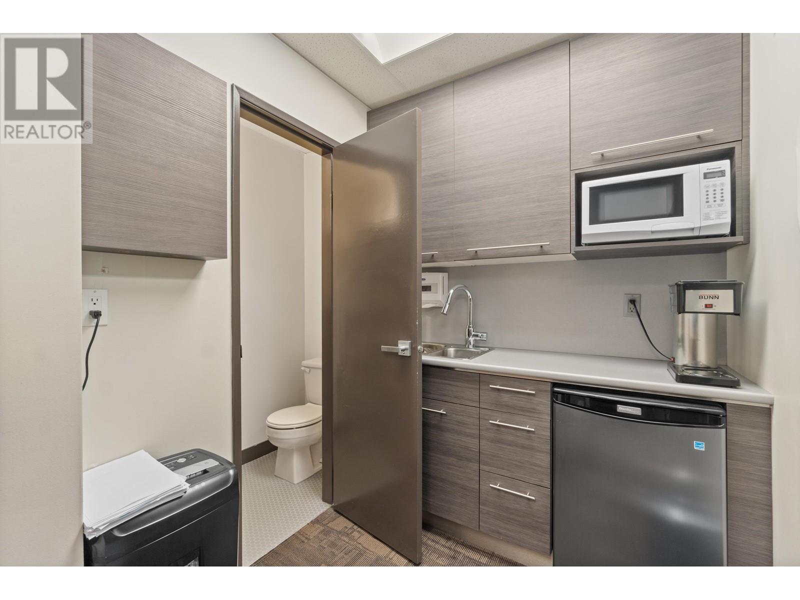 206 135 E 15th Street, North Vancouver, British Columbia  V7L 2P7 - Photo 4 - C8066611