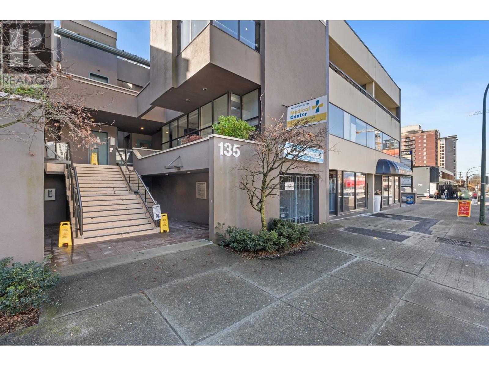 206 135 E 15th Street, North Vancouver, British Columbia  V7L 2P7 - Photo 2 - C8066611
