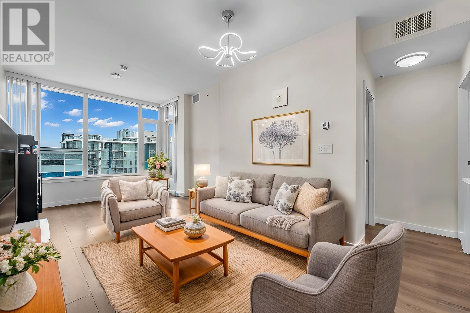 Listing Picture 12 of 21 : 802 8688 HAZELBRIDGE WAY, Richmond / 烈治文 - 魯藝地產 Yvonne Lu Group - MLS Medallion Club Member