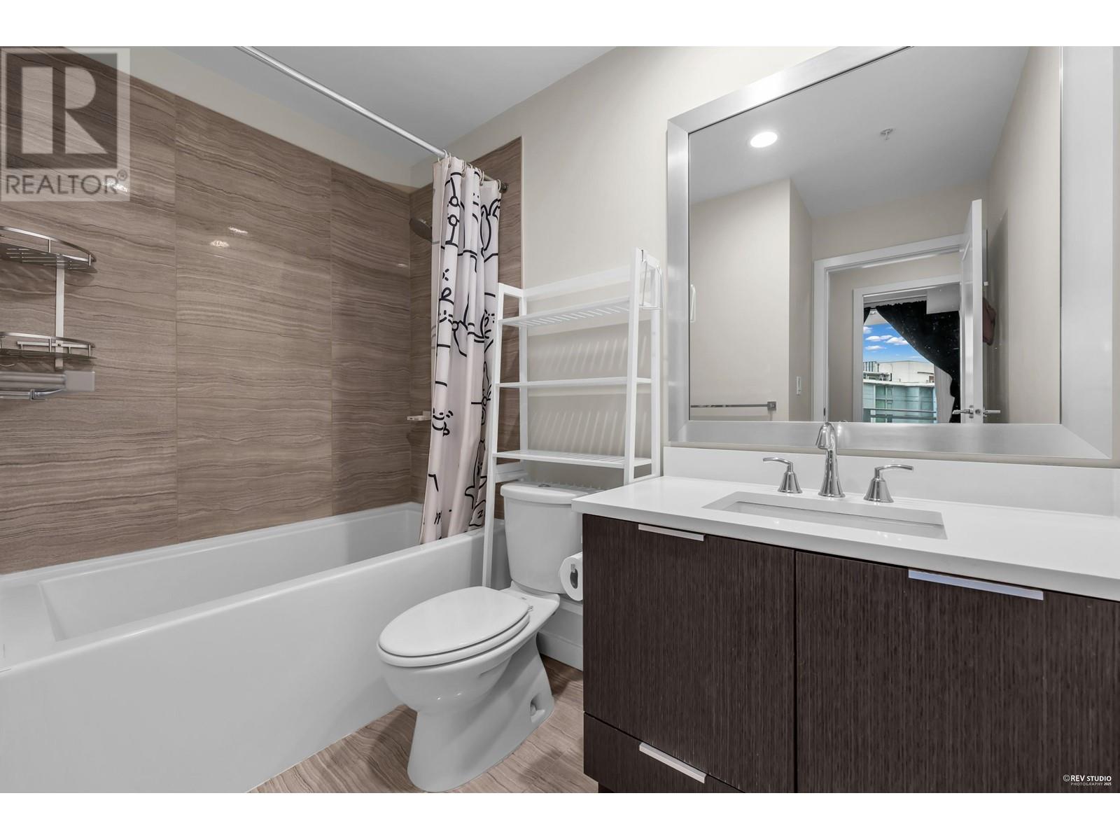 Listing Picture 16 of 21 : 802 8688 HAZELBRIDGE WAY, Richmond / 烈治文 - 魯藝地產 Yvonne Lu Group - MLS Medallion Club Member