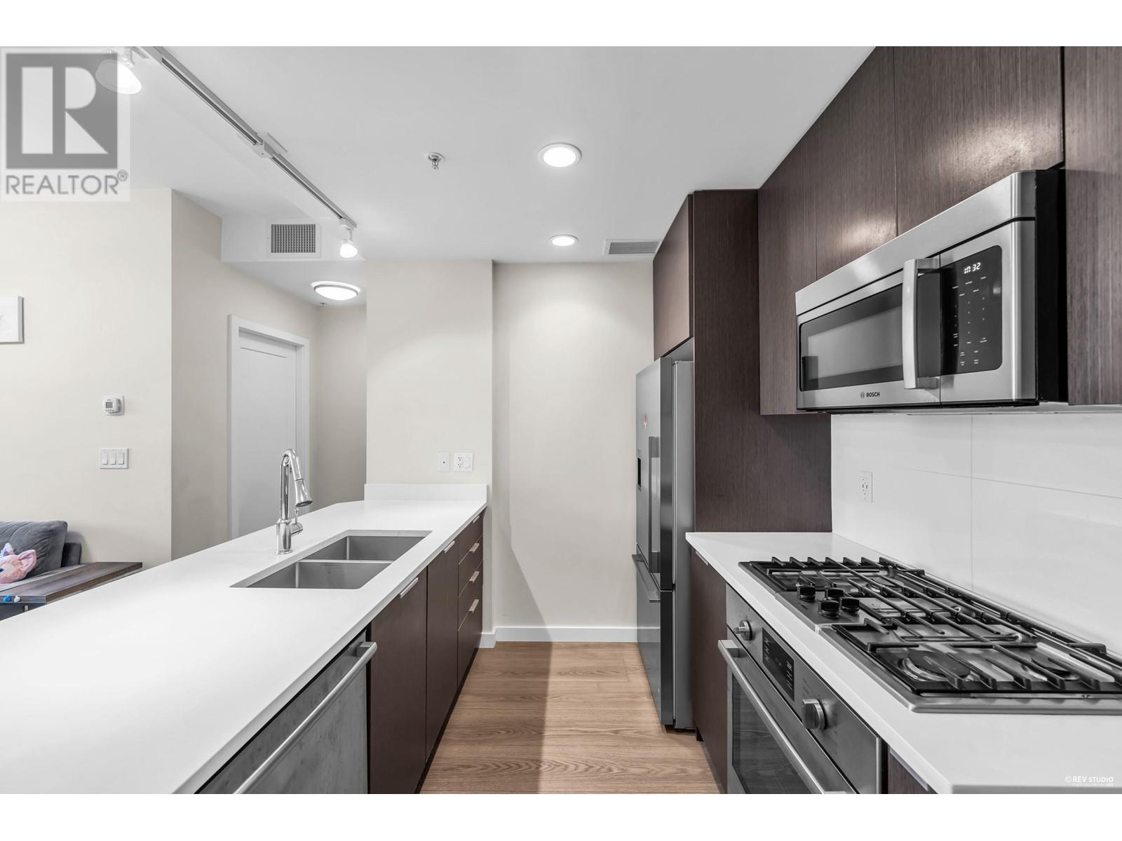 Listing Picture 17 of 21 : 802 8688 HAZELBRIDGE WAY, Richmond / 烈治文 - 魯藝地產 Yvonne Lu Group - MLS Medallion Club Member