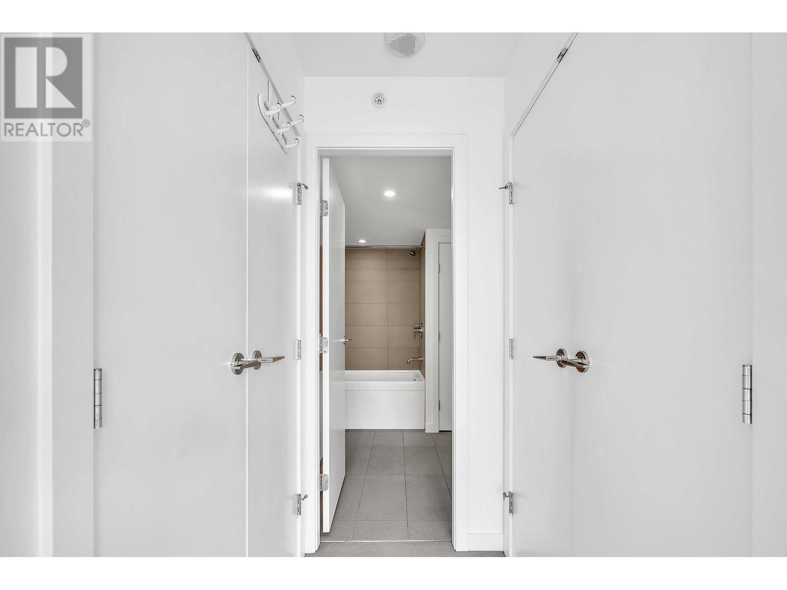 402 135 E 17th Street, North Vancouver, British Columbia  V7L 0C4 - Photo 21 - R2973616