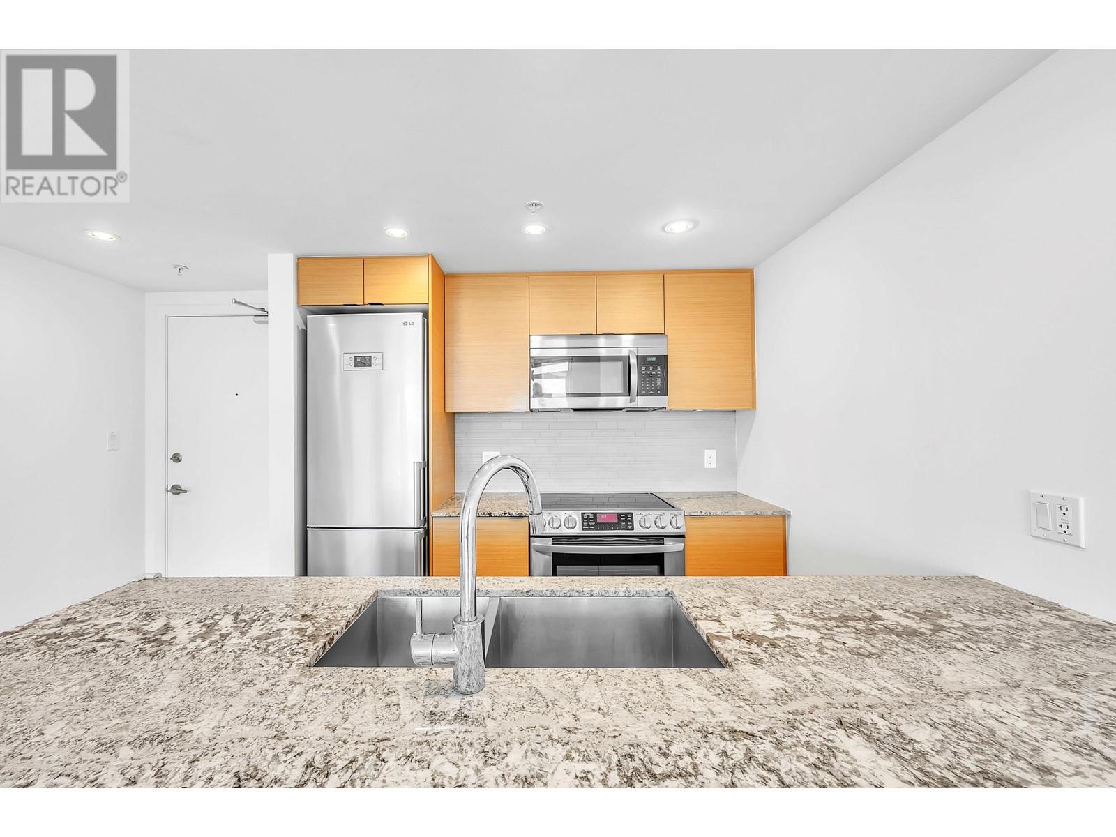 402 135 E 17th Street, North Vancouver, British Columbia  V7L 0C4 - Photo 7 - R2973616