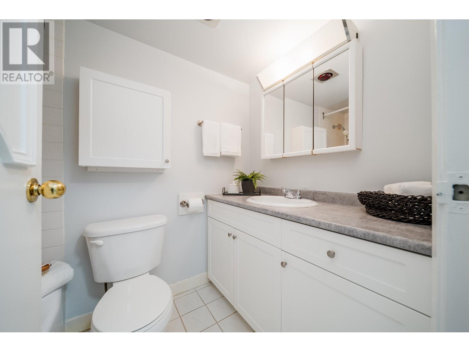 Listing Picture 13 of 21 : 202 2424 CYPRESS STREET, Vancouver / 溫哥華 - 魯藝地產 Yvonne Lu Group - MLS Medallion Club Member