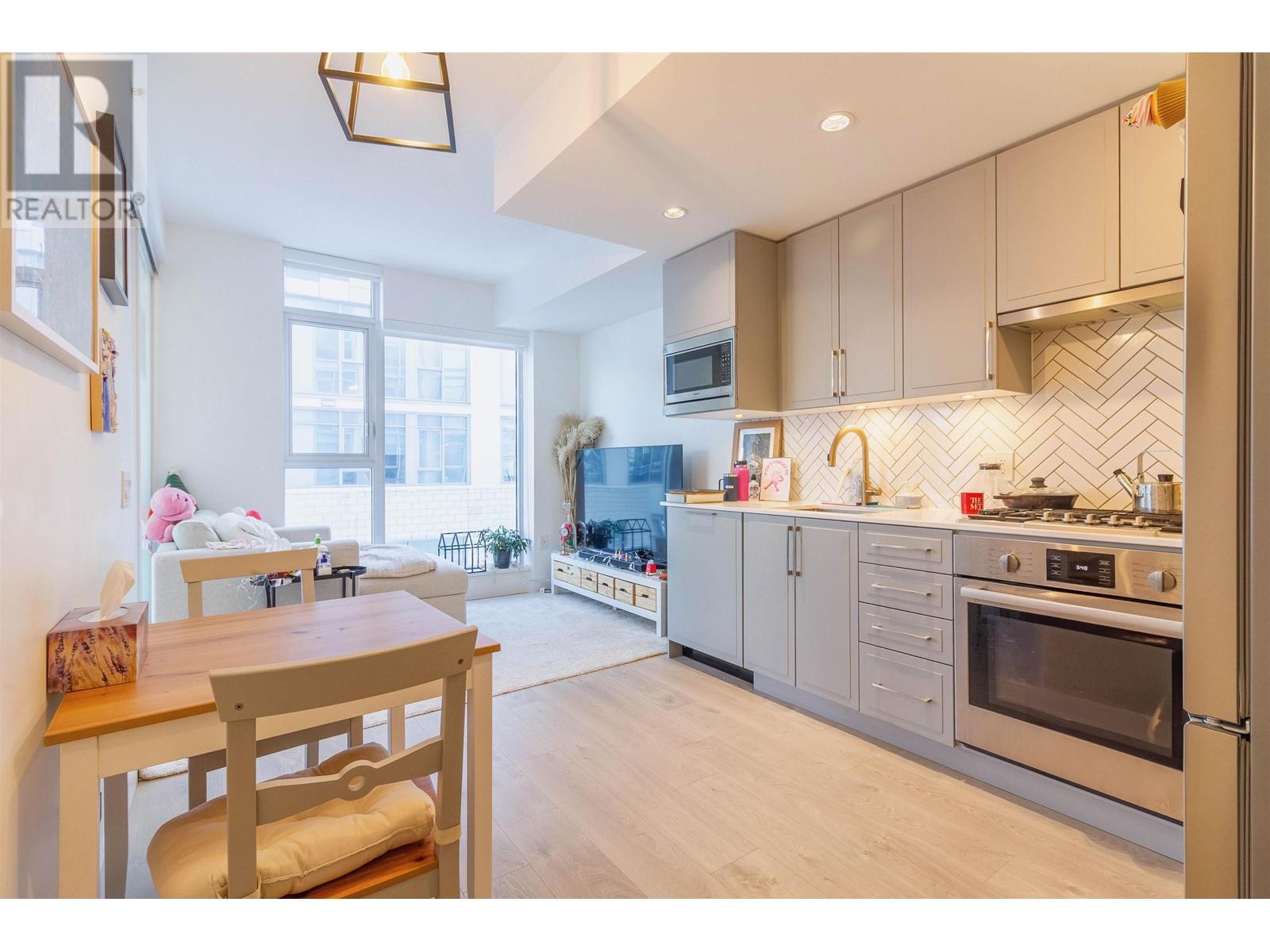 302 2435 Kingsway, Vancouver, British Columbia  V5R 5G8 - Photo 2 - R2973656