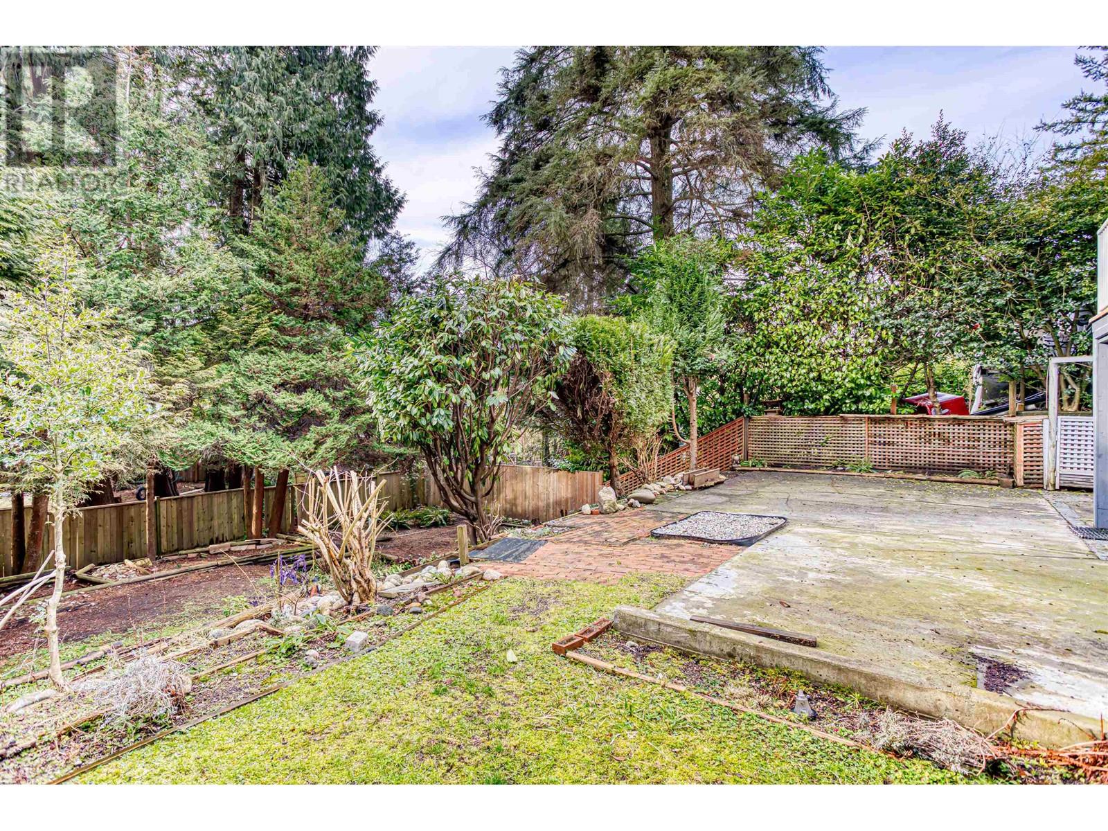 Property at 1025 RIDGEWOOD DRIVE image 4
