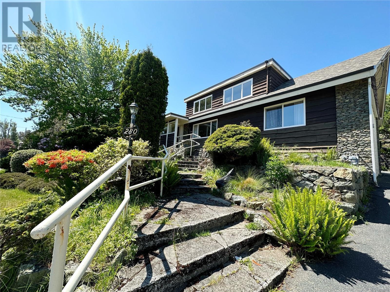 Property at 280 King George Terr image 2
