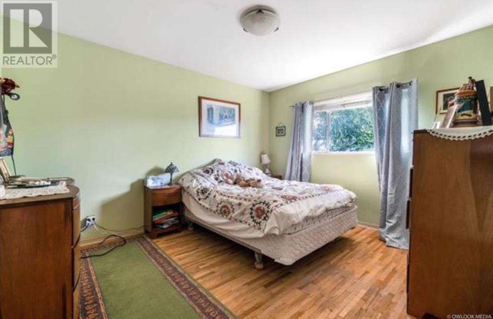 Listing Picture 8 of 15 : 7491 MONTANA ROAD, Richmond / 烈治文 - 魯藝地產 Yvonne Lu Group - MLS Medallion Club Member