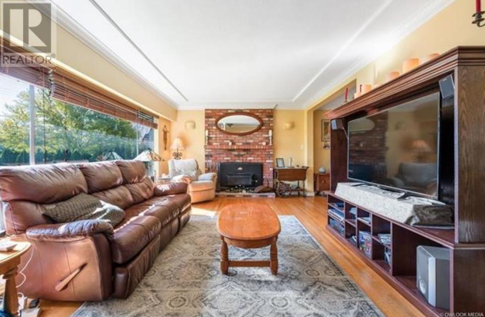 Listing Picture 2 of 15 : 7491 MONTANA ROAD, Richmond / 烈治文 - 魯藝地產 Yvonne Lu Group - MLS Medallion Club Member