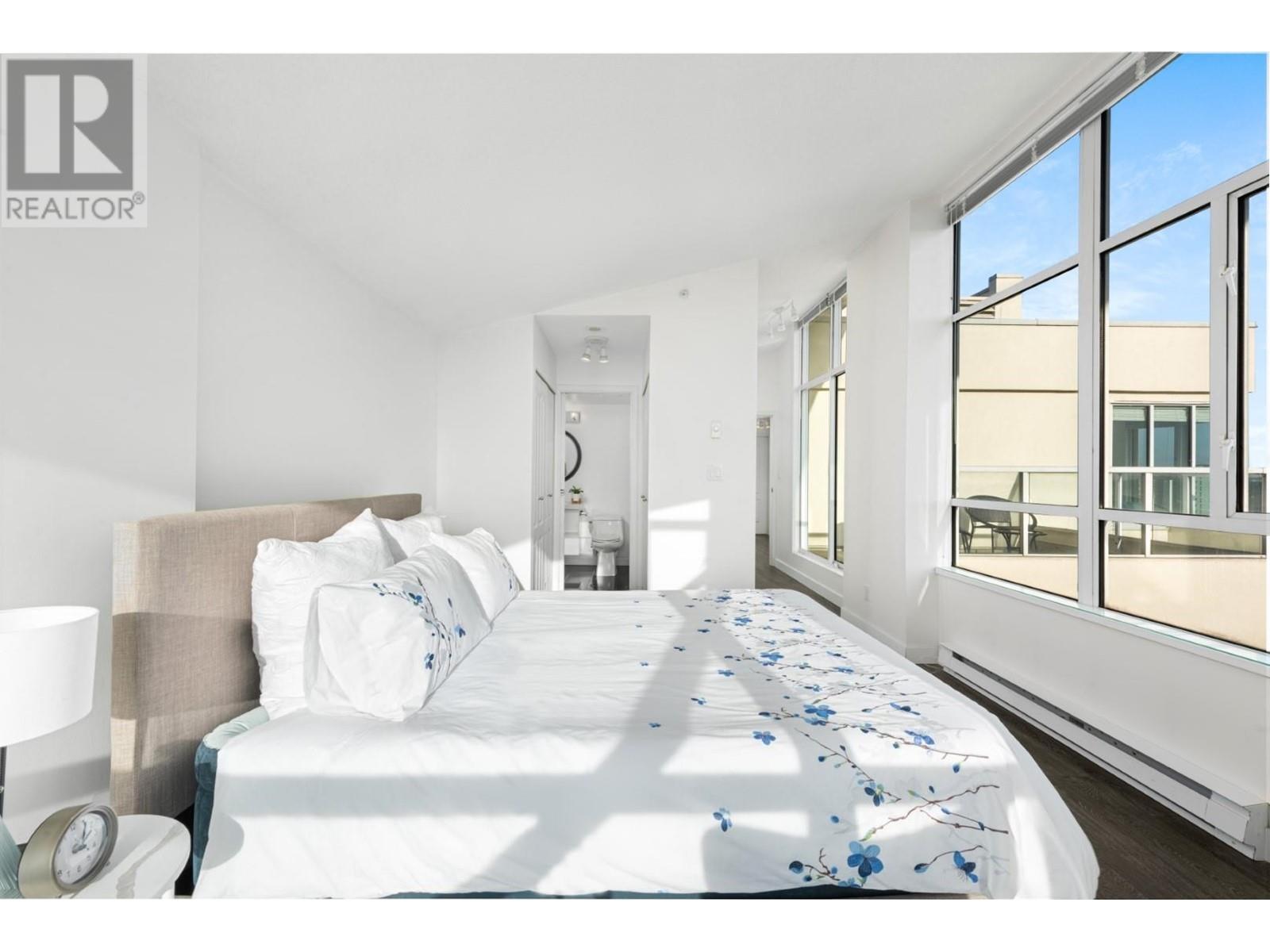 Listing Picture 13 of 40 : 1402 7760 GRANVILLE AVENUE, Richmond / 烈治文 - 魯藝地產 Yvonne Lu Group - MLS Medallion Club Member