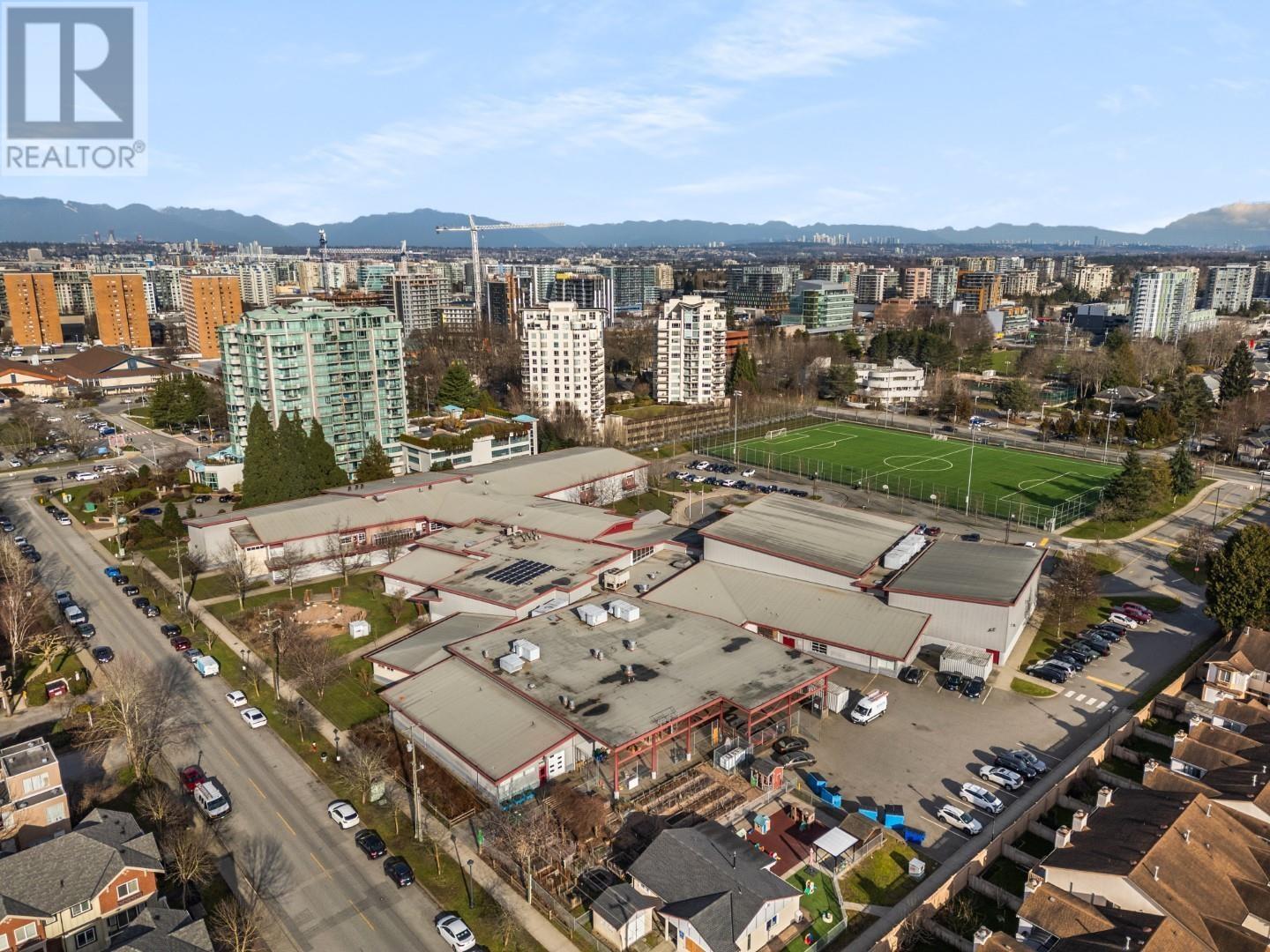 Listing Picture 35 of 40 : 1402 7760 GRANVILLE AVENUE, Richmond / 烈治文 - 魯藝地產 Yvonne Lu Group - MLS Medallion Club Member