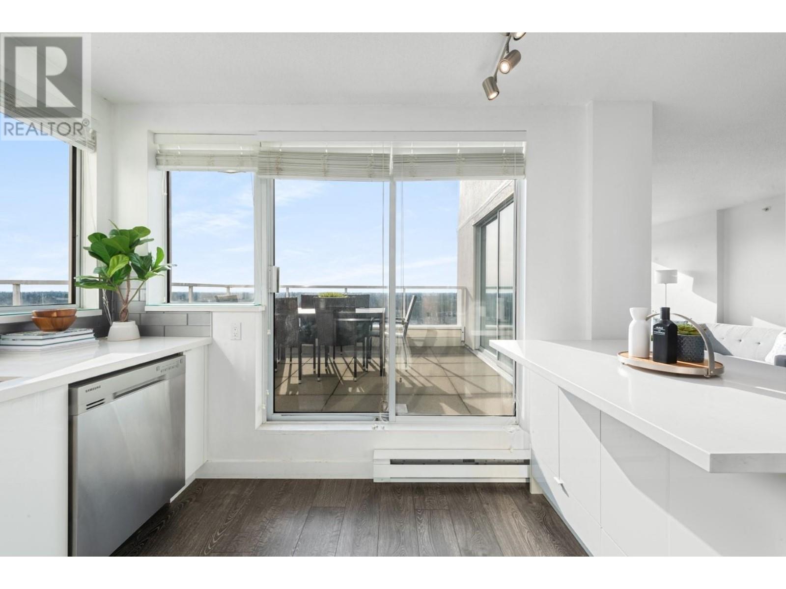 Listing Picture 22 of 40 : 1402 7760 GRANVILLE AVENUE, Richmond / 烈治文 - 魯藝地產 Yvonne Lu Group - MLS Medallion Club Member